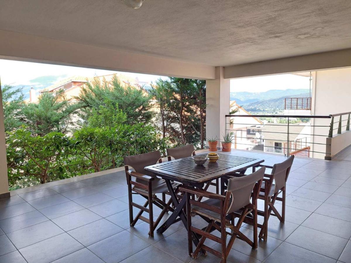Apartmán Flat With Garden In Ioánnina Exteriér fotografie